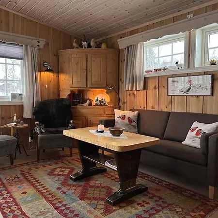 I Naturskjonne Javnlie Holiday home Skammestein